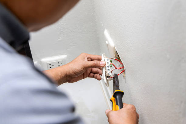 Best Affordable Emergency Electrician  in Luxemburg, WI
